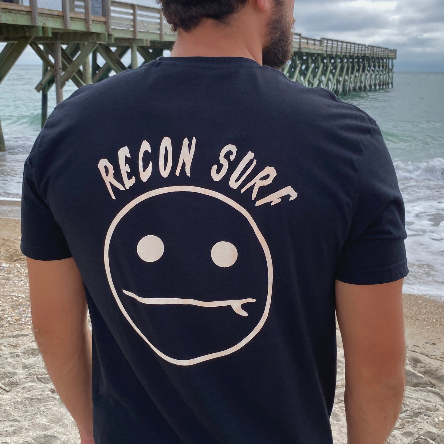 SURFER SMIRK TEE