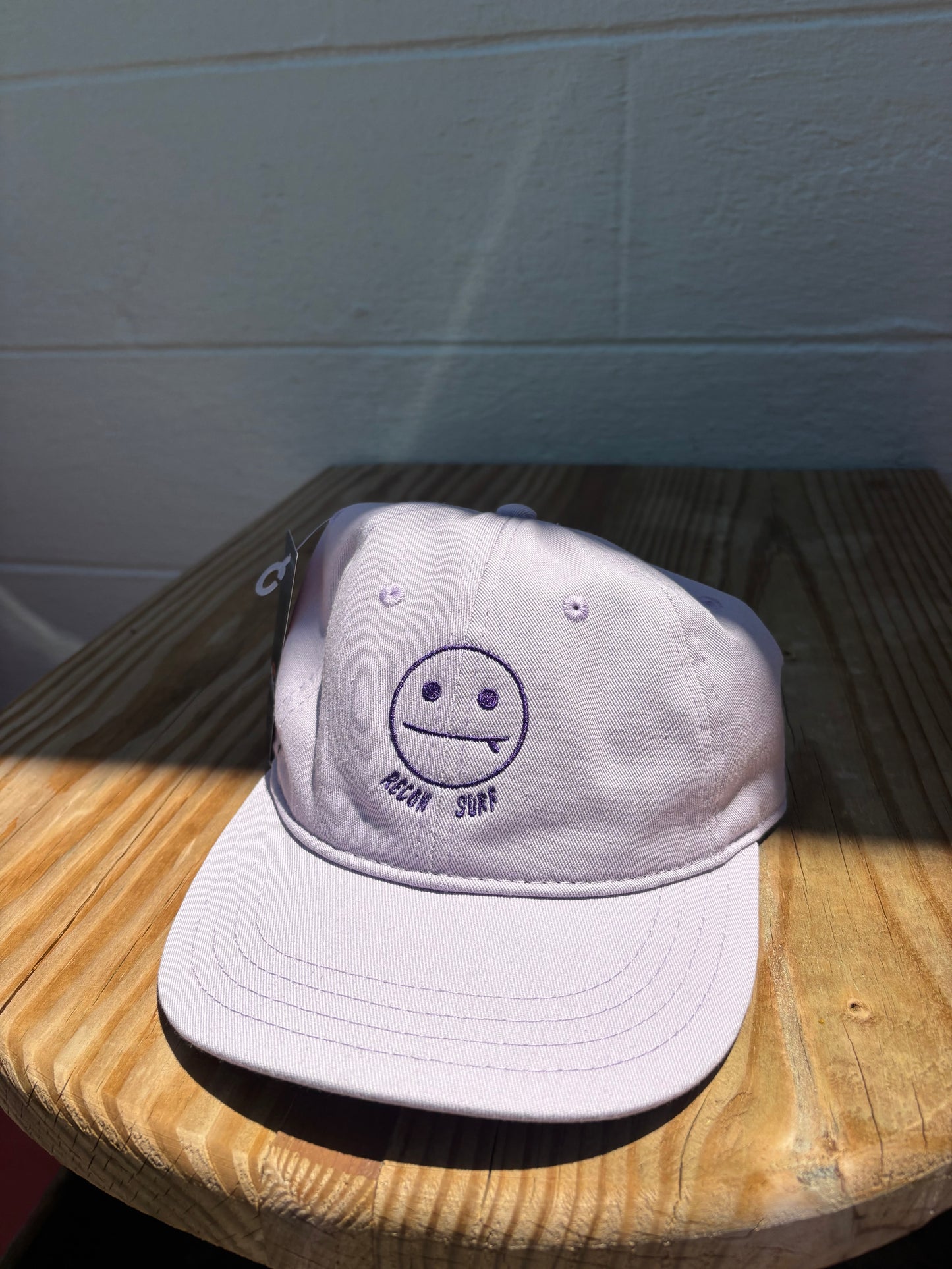 SURFER SMIRK BALL CAP