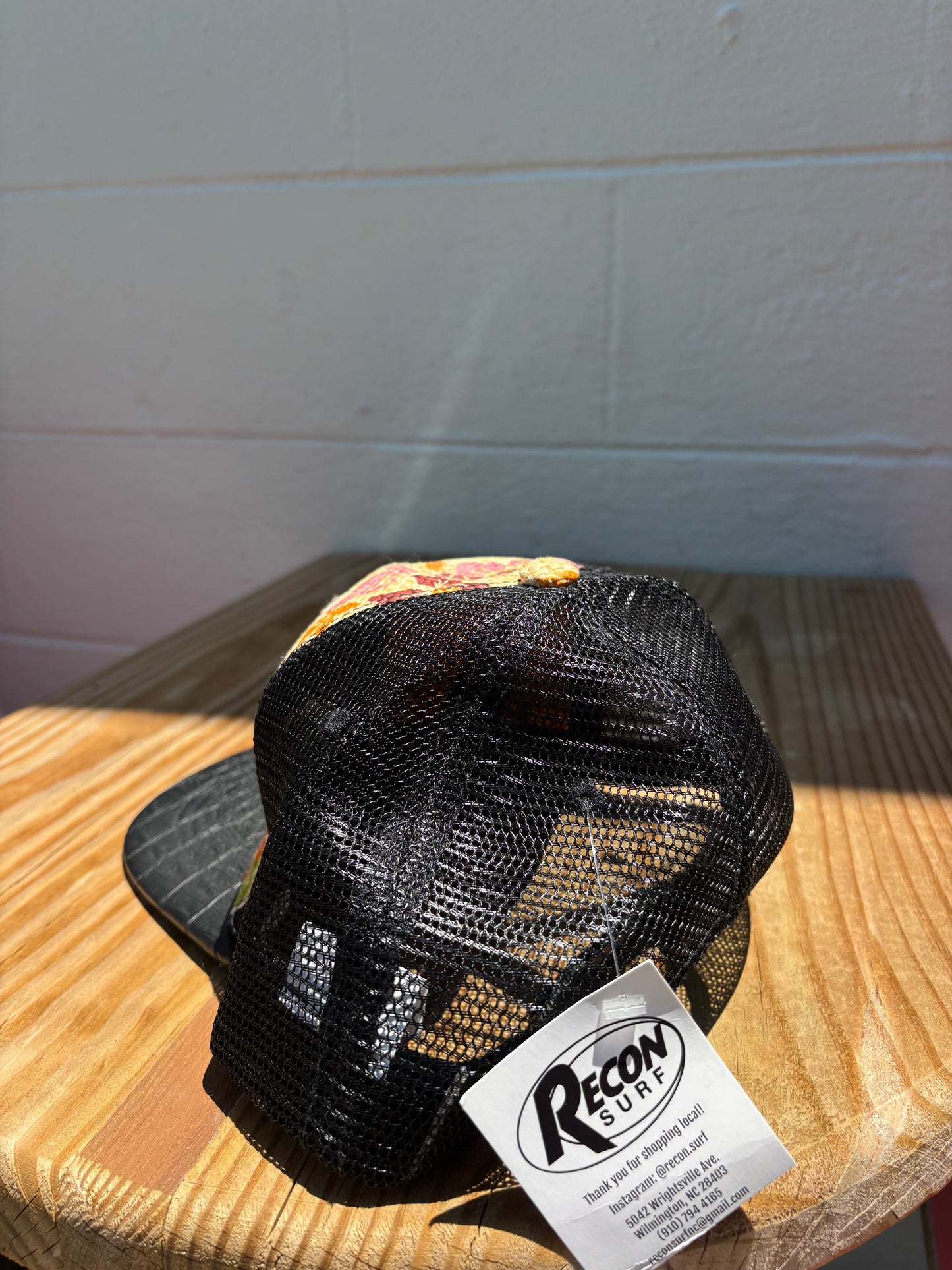 HAWAIIAN FLOWER TEXTURED LOGO HAT