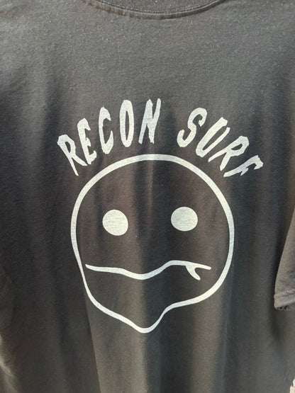 SURFER SMIRK TEE