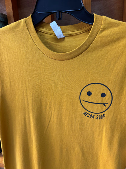 SURFER SMIRK TEE