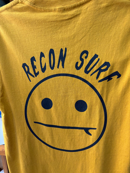 SURFER SMIRK TEE
