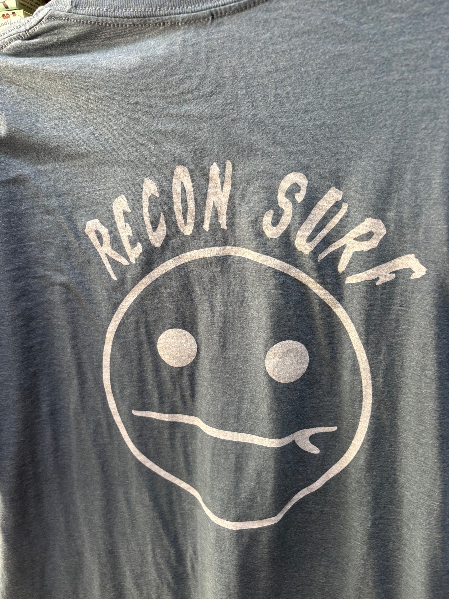SURFER SMIRK TEE
