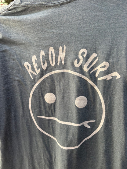 SURFER SMIRK TEE
