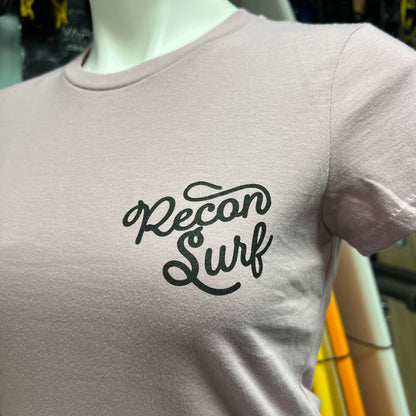 WOMEN'S BEACH DAY LOGO TEE