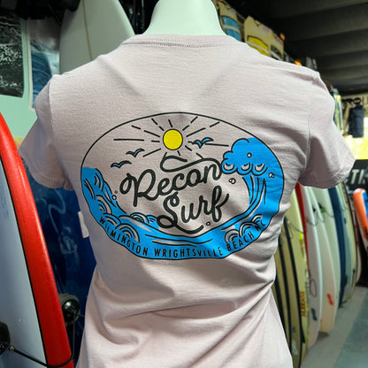 WOMEN'S BEACH DAY LOGO TEE